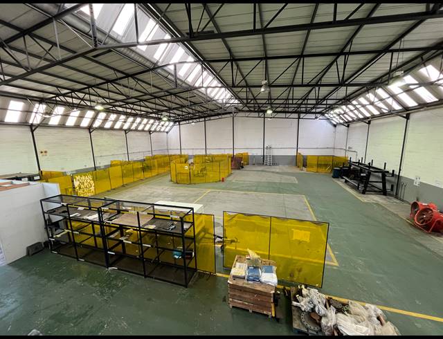 1,040M² WAREHOUSE TO LET IN KILLARNEY GARDENS